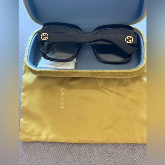 Authentic Gucci Black Sunglasses w/Gold Accents- NWOT! Perfect condition GG0036S - Picture 6 of 11